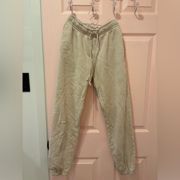 nike hoodie and joggers - Picture 2 of 3